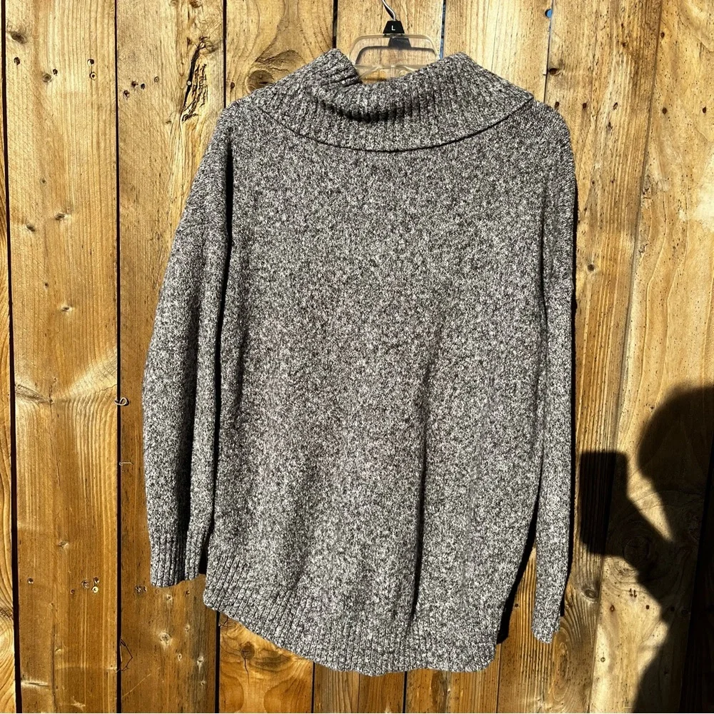 Sold Old Navy Cozy Gray Turtleneck Sweater - Picture 4 of 6